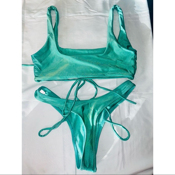 Bikini - Picture 2 of 2